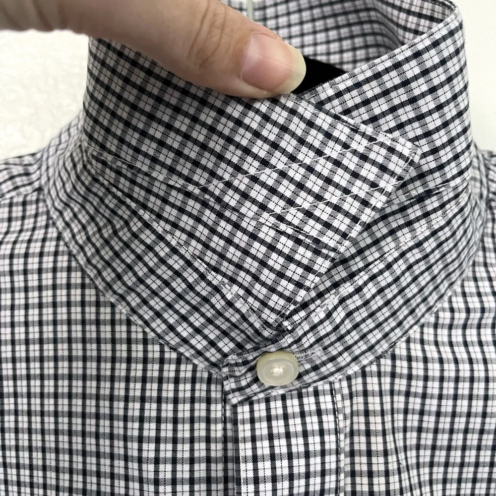 Banana Republic - Men’s Slim Untucked Fit Button Down Dress Shirt | Size Medium